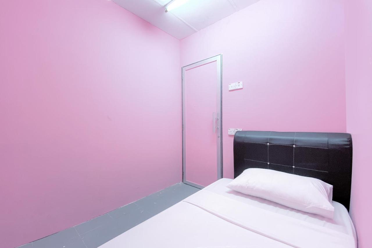 Spot On 90123 Rainbow Guest House George Town Bagian luar foto