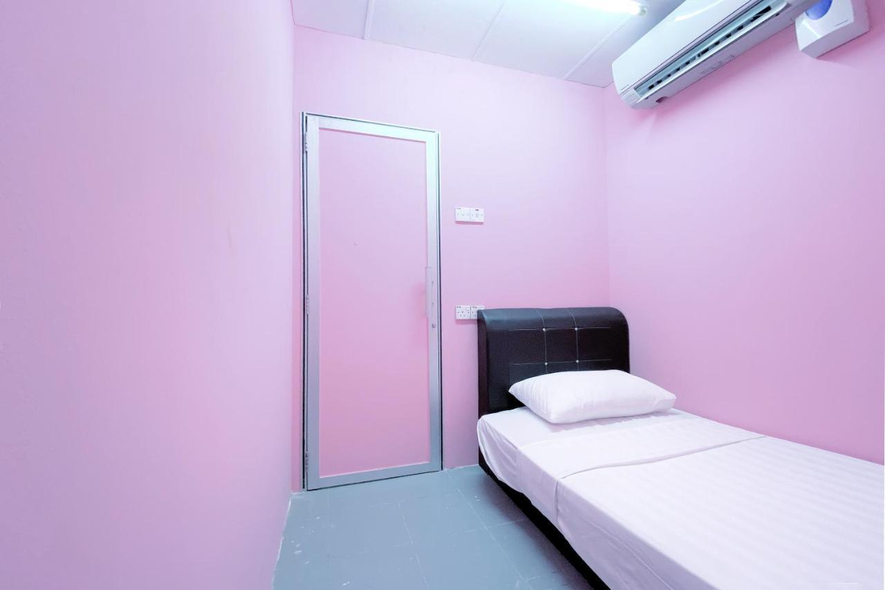 Spot On 90123 Rainbow Guest House George Town Bagian luar foto