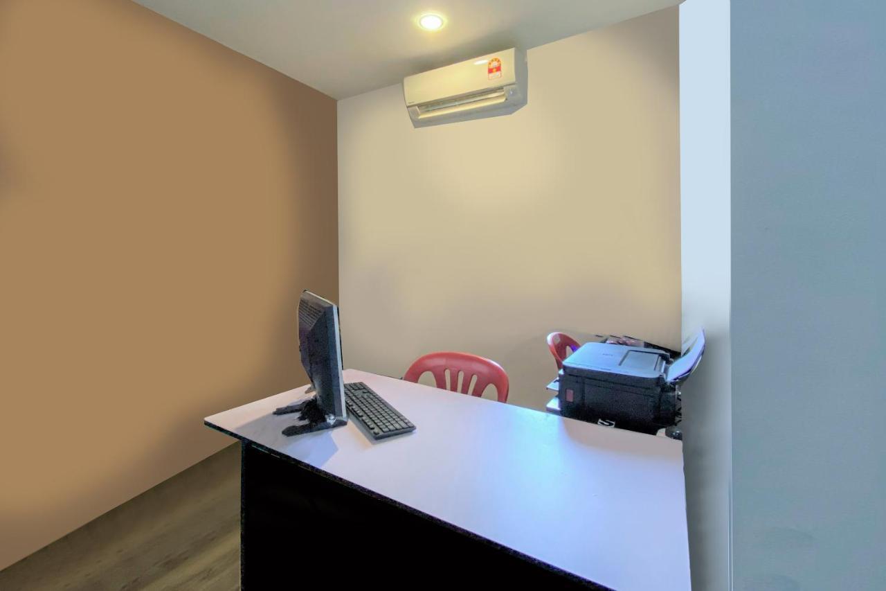 Spot On 90123 Rainbow Guest House George Town Bagian luar foto